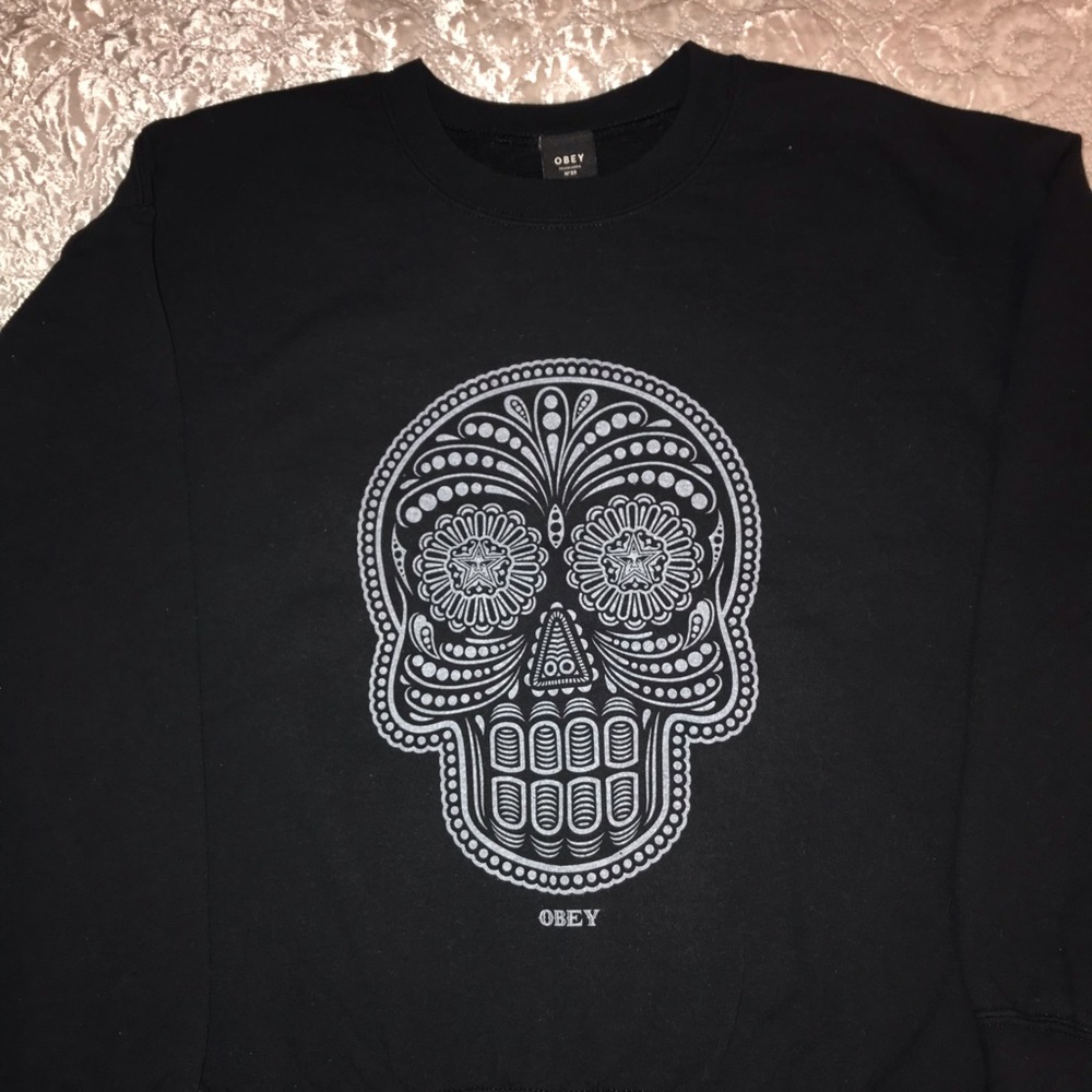 Black obey sweatshirt with skull design